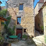 Nyaraló Maison De La Ruelle Dans La Bastide De Perigord Vallee De La Dordogne *