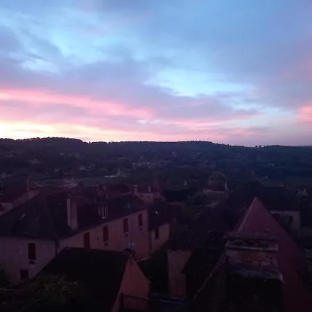 Feriehus Maison De La Ruelle Dans La Bastide De Perigord Vallee De La Dordogne *